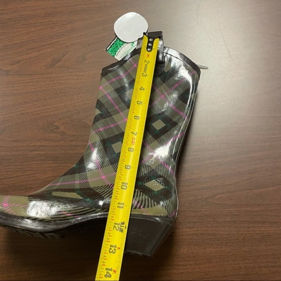 NWT dav Rainboots - Picture 10 of 12